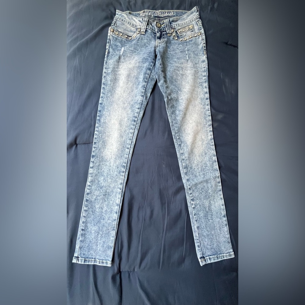 HARLEY - DAVIDSON size 0 Light wash distressed BLING SKINNY JEANS EUC
